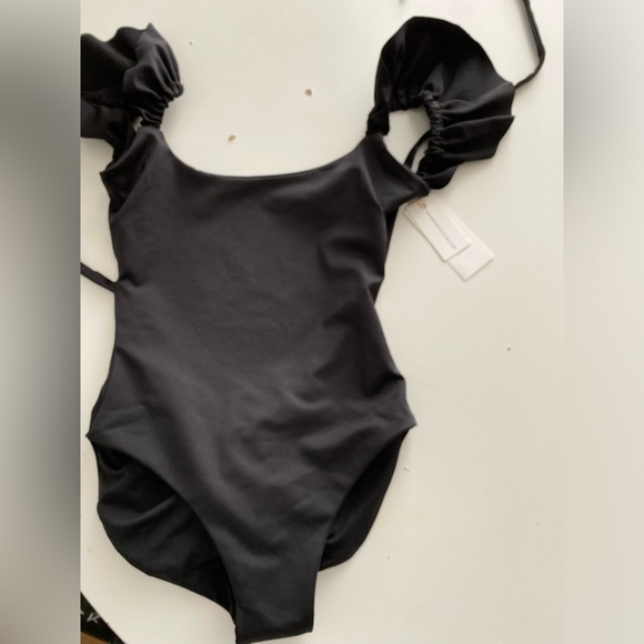 Londre ruffle shoulder one piece black - xs - Picture 3 of 5